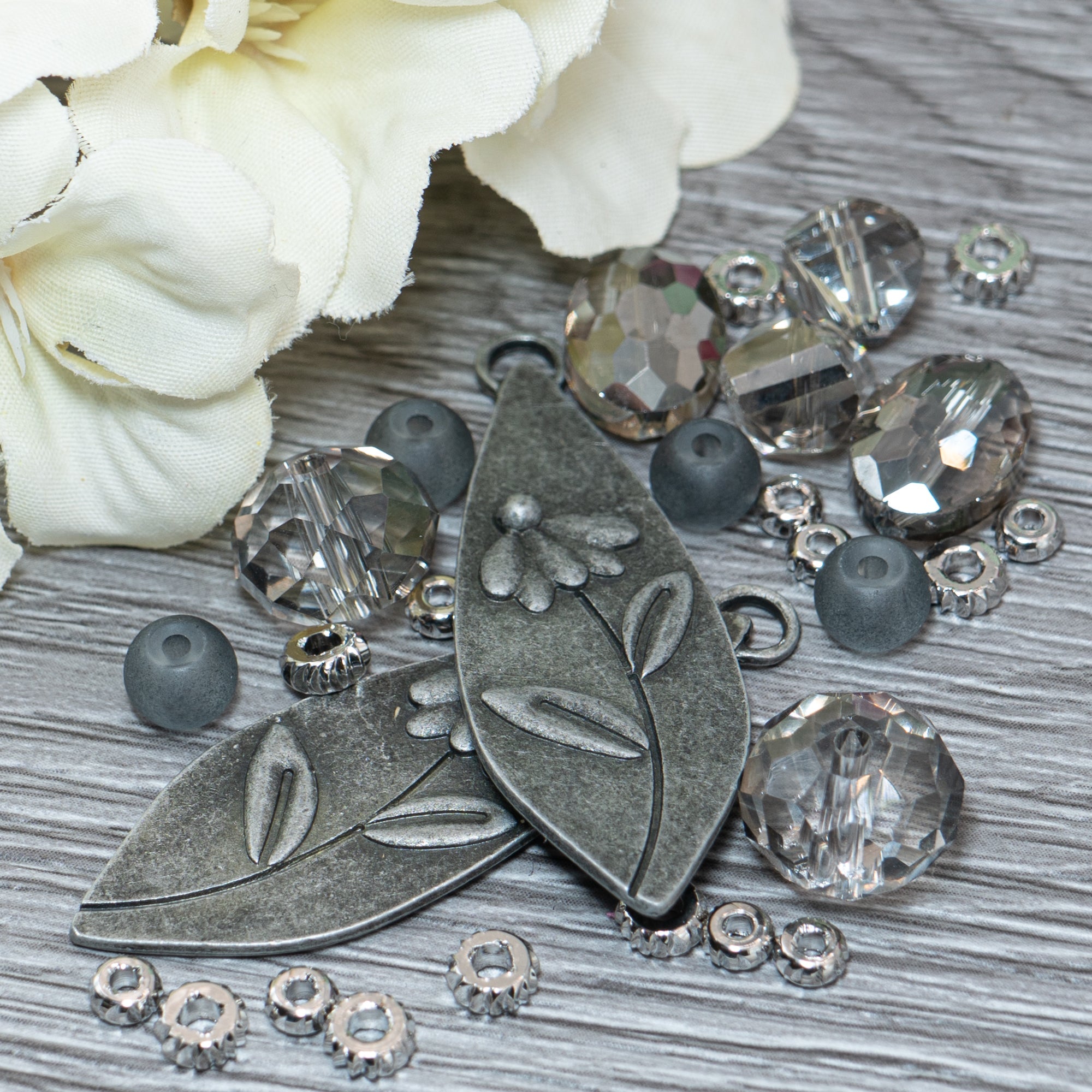 Bite-Sized Bead Mix in Silver Age Blooms