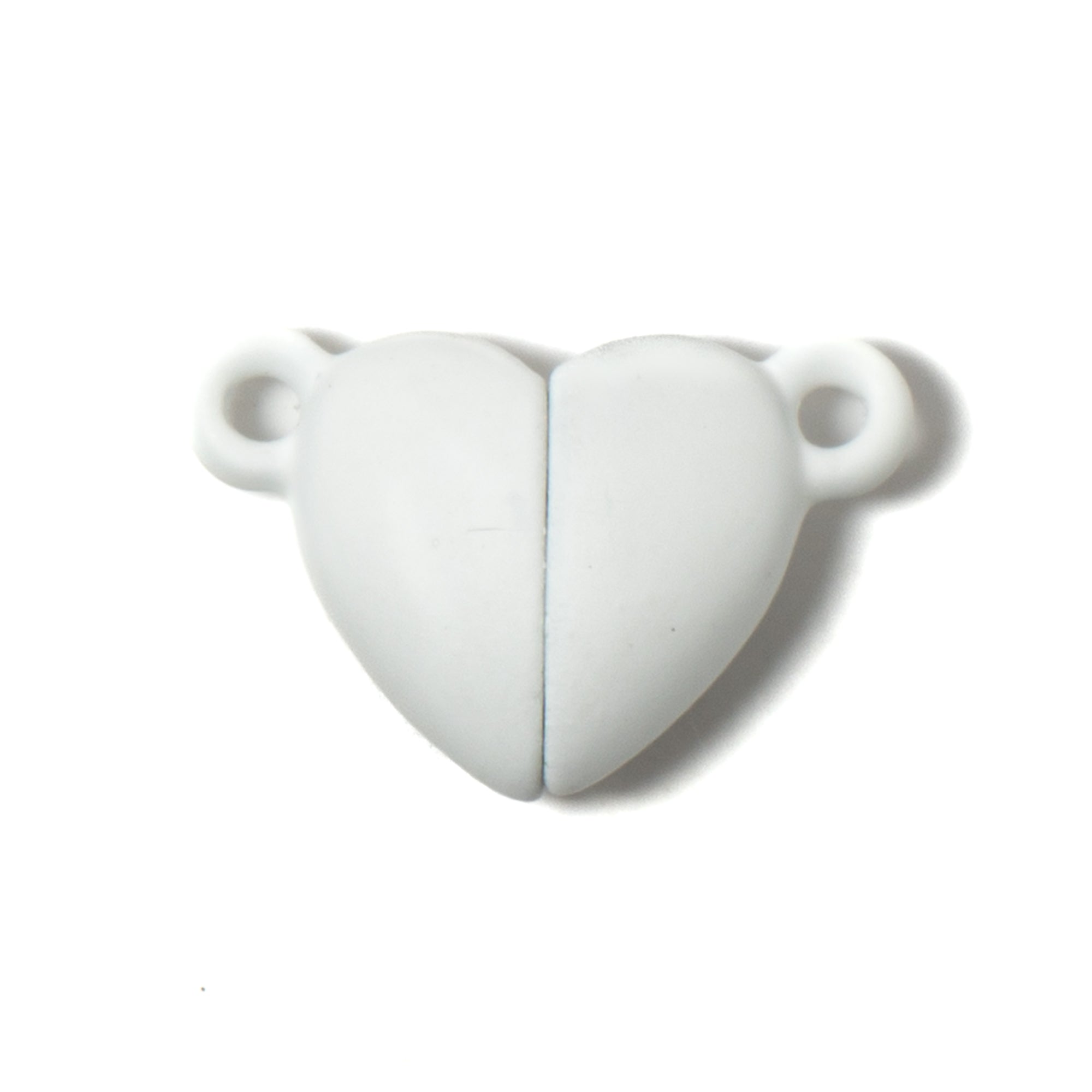 Bold Hearts Magnetic Clasp in Snow White
