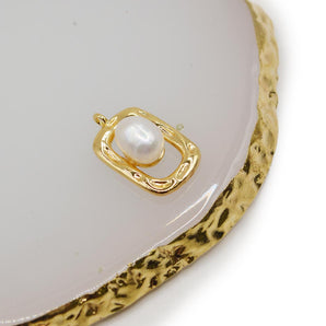 Pendant in Pearl Whimsy
