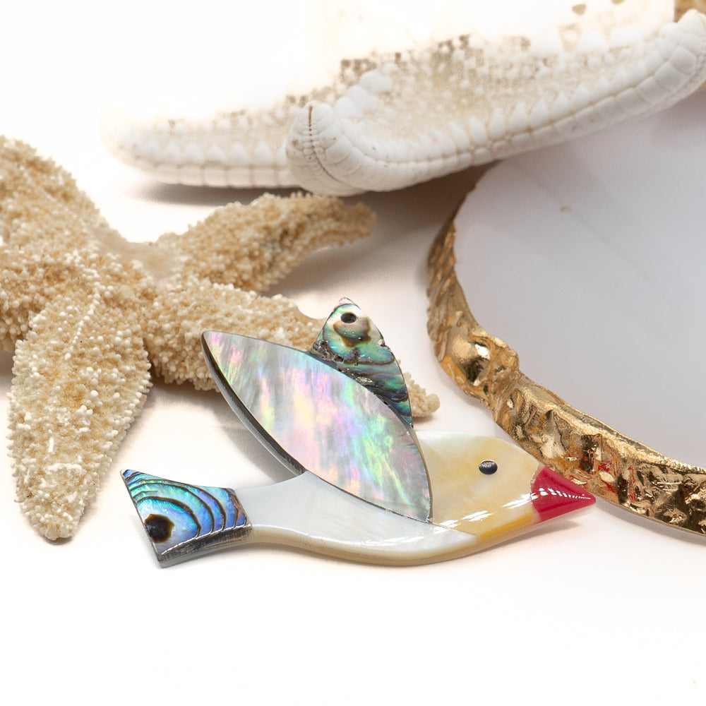 Soar into coastal style with these stunning Seagull Charms, crafted from a beautiful blend of Natural Freshwater Shell.