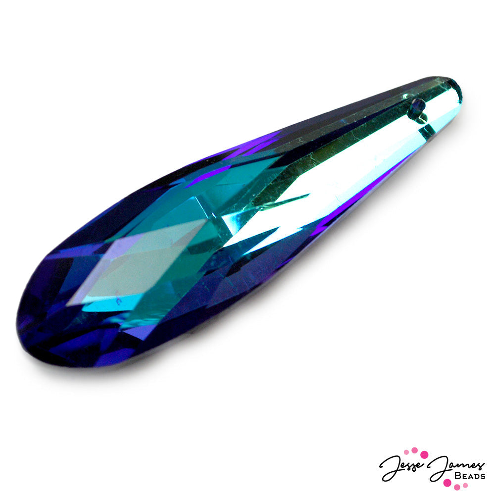 Lose yourself in the rich blues of this glass pendant. Perfect for a stringing or wire-wrapping project. Measures 64mm x 18mm x 14mm. 1 pendant per order.