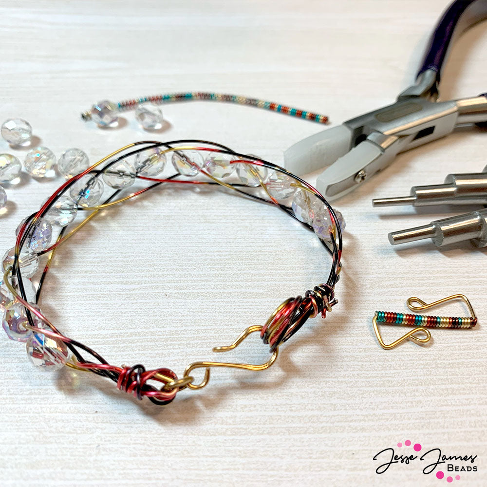 Celebrity Spotlight: Meredith Roddy & DIY Wire-Wrapped Clasps