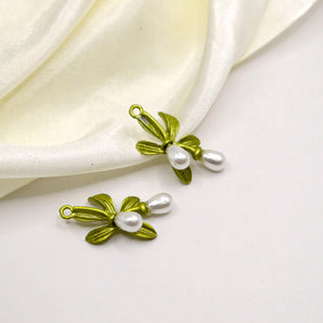 Charm Pair in Baby's Breath