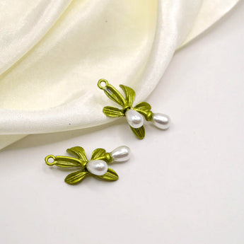 Charm Pair in Baby's Breath