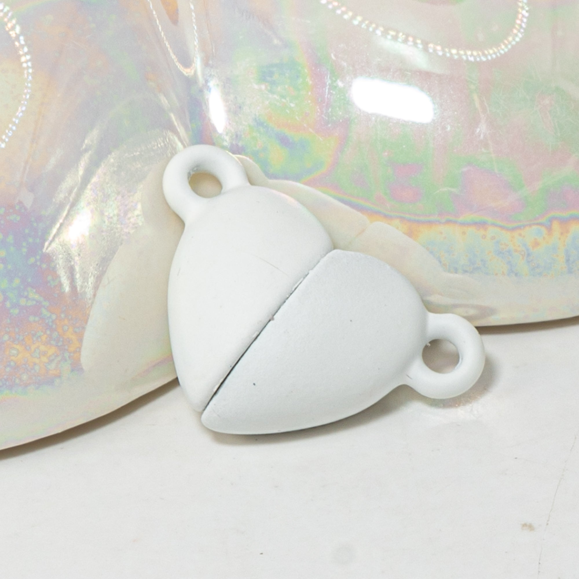 Bold Hearts Magnetic Clasp in Snow White