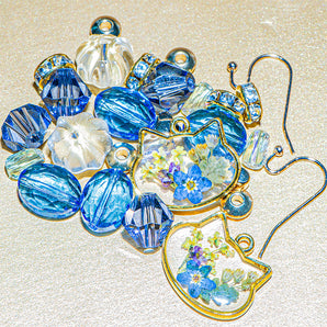 Floral Feline Bead Mix in Blue Bellflowers