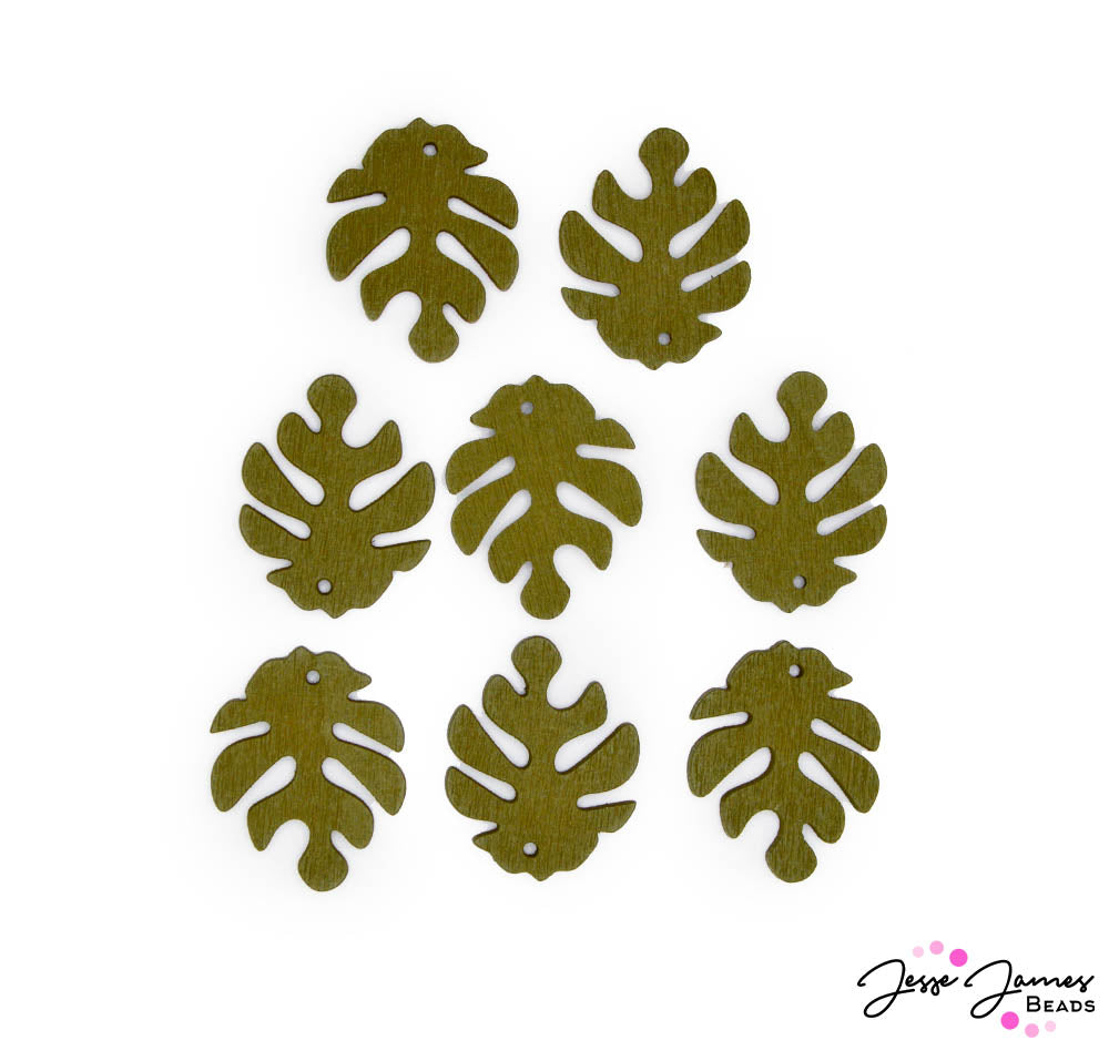 Create your own natural look with these wood fern pendants. Each fern pendant measures 25x30mm. 8 pendants per set.