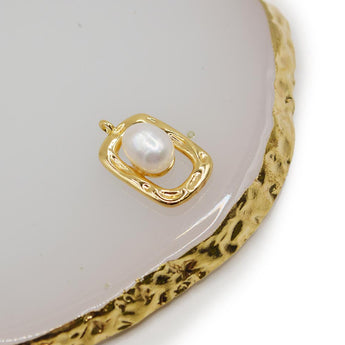 Pendant in Pearl Whimsy