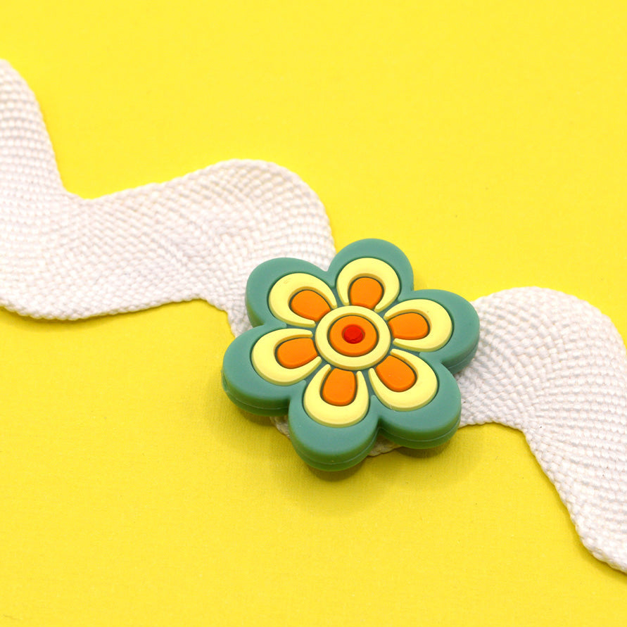 Retro Daisy Silicone Focal Bead