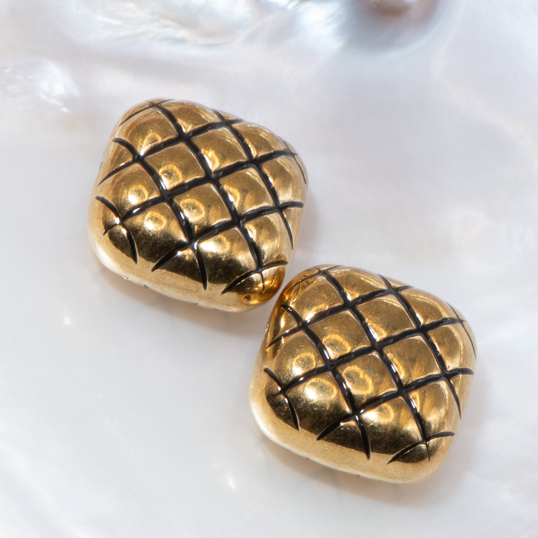 Square Bead Pair in Black Snake 