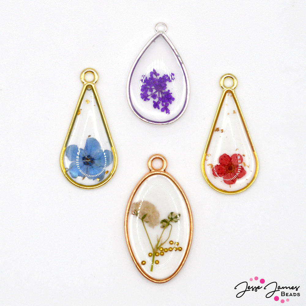 Create your own bouquet of resin cast flowers. This natural charms set features four different charms. Smallest charms in set measure 28.5mm x 14mm x 3mm. Largest charm measures 30mm x 16mm x 3mm. Charms are lightweight, perfect for earrings or bracelet designs! Inner bail measures 2mm.